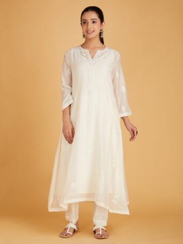 Off White Aari Embroidered Chanderi Silk Kurta with Slip and Pants- Set of 2